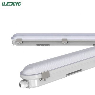 Garage entrepôt 5FT IP66 LED Tri Proof Fixture Vapeur étroitement éclairée 55W AC 110V ±10%