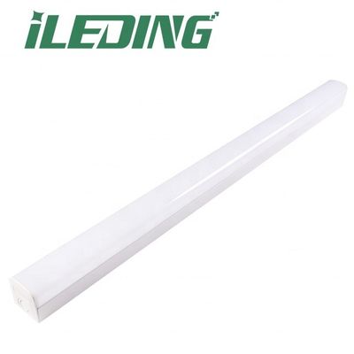 Appui à la diminution de la luminosité 2ft 4ft 8ft 46W 38W 30W LED Batten luminaires d'usage commercial industriel