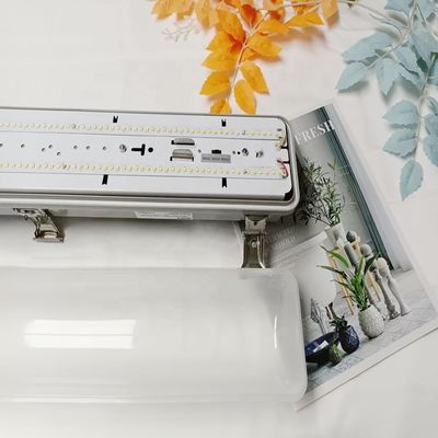 IP66 étanche à l'eau linéaire 65W d'entrepôt LED à vapeur Énergie lumineuse étroite pour la ferme laitière intérieure