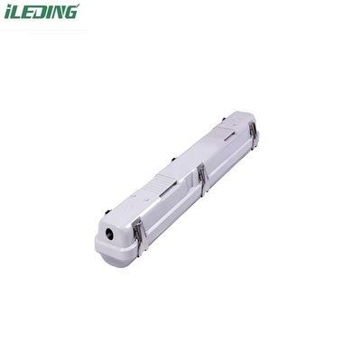 85 CRI LED Vapor Tight Garage Light Fixture Commutable 2FT Tri-proof Light pour l'atelier IP66 étanche