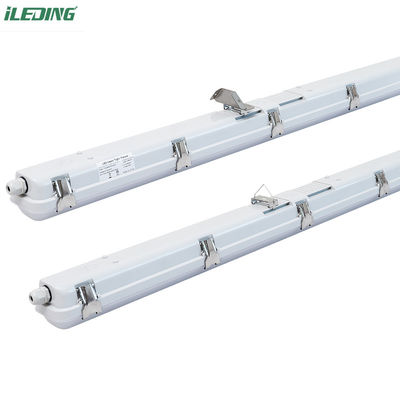 Matériau PC 8FT 110W LED à vapeur étanche Tri Proof Light IP66 NEMA 4X pour le lavage des voitures de ferme