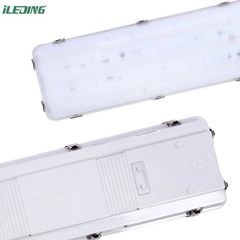 L'équipement est équipé d'un boîtier à gaz de silicium à LED, étanche à la vapeur, haute baie IP67 et imperméable à l'eau, 200 W pour entrepôt industriel.