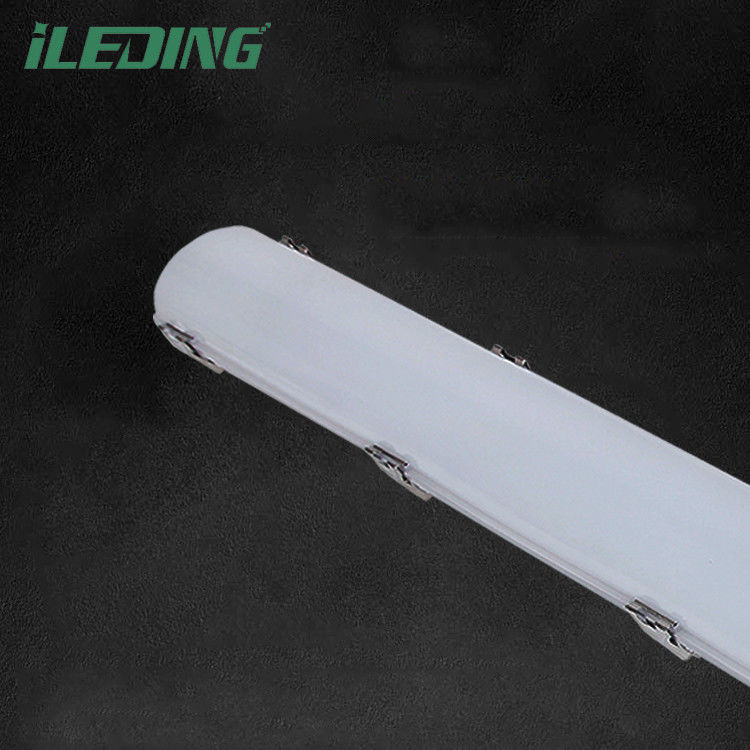 ETL DLC 36W 46W 65W 4 pieds LED à vapeur étroite lumière IP66 imperméable à l'eau CRI 80 sans lampe